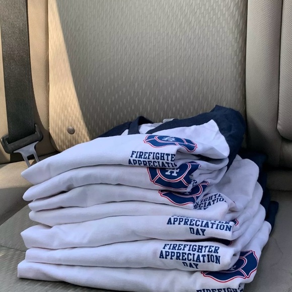 LA DODGERS “ FIREFIGHTER APPRECIATION NIGHT” SHIRT IN SIZE M 2024 - Picture 3 of 3